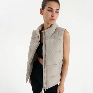 Old Navy Women’s Tan Puff Vest Jacket Winter Sleeveless